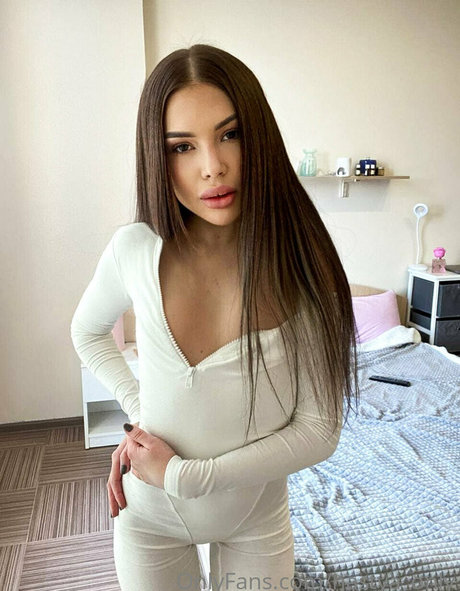 Naakte gelekte OnlyFans-foto van Sofaukr