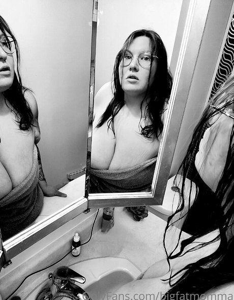 Naakte gelekte OnlyFans-foto van Bigmommasoul