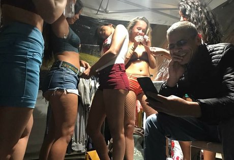 Naakte gelekte OnlyFans-foto van Ophelie Bau
