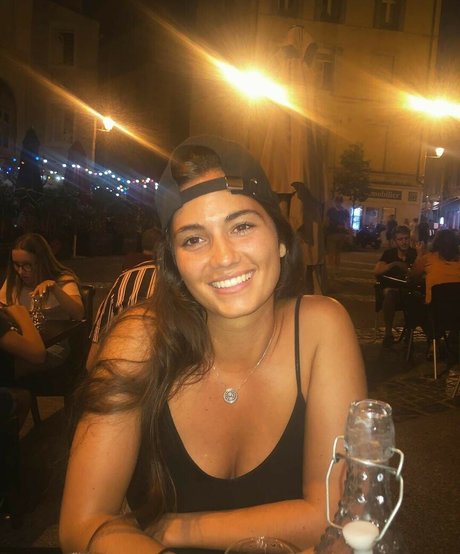 Naakte gelekte OnlyFans-foto van Ophelie Bau