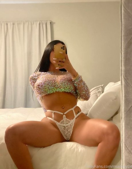 Naakte gelekte OnlyFans-foto van Maday Castellano
