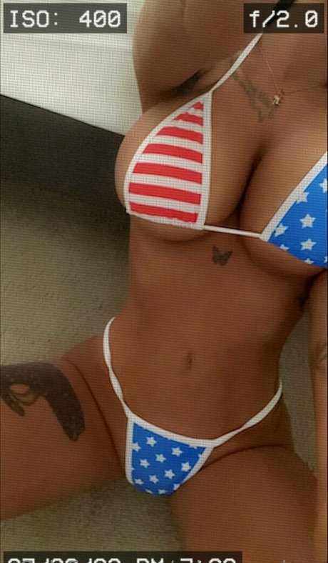 Naakte gelekte OnlyFans-foto van Erica Short