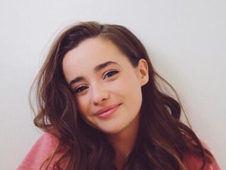 Naakte gelekte OnlyFans-foto van Holly Earl
