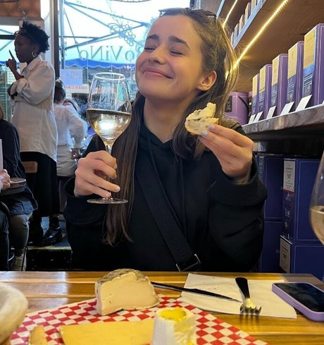Naakte gelekte OnlyFans-foto van Holly Earl