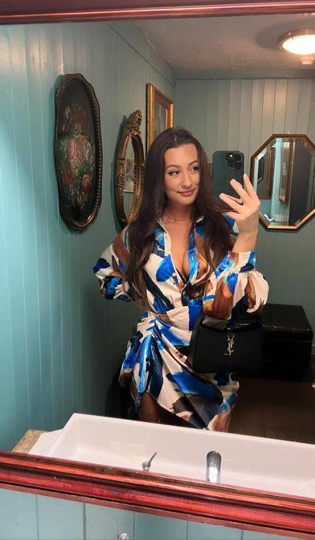 Naakte gelekte OnlyFans-foto van Lottie Loves Asmr