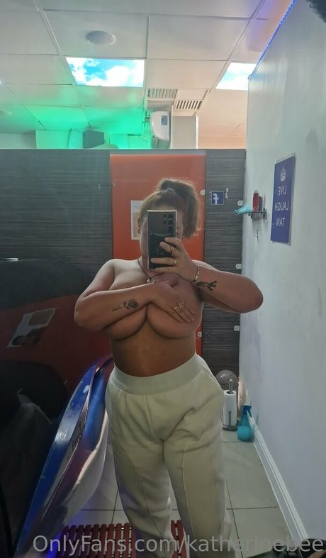Naakte gelekte OnlyFans-foto van Katherinebee