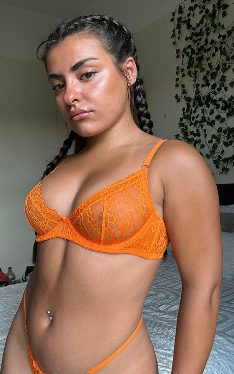 Naakte gelekte OnlyFans-foto van Carlysophie