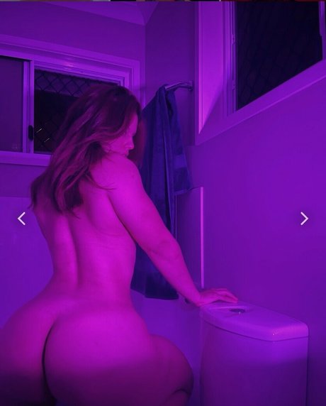 Naakte gelekte OnlyFans-foto van Harmony Doughty