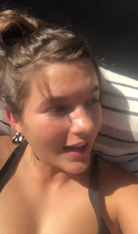 Naakte gelekte OnlyFans-foto van Chloe East