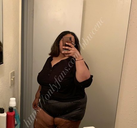 Naakte gelekte OnlyFans-foto van Bbwcenc