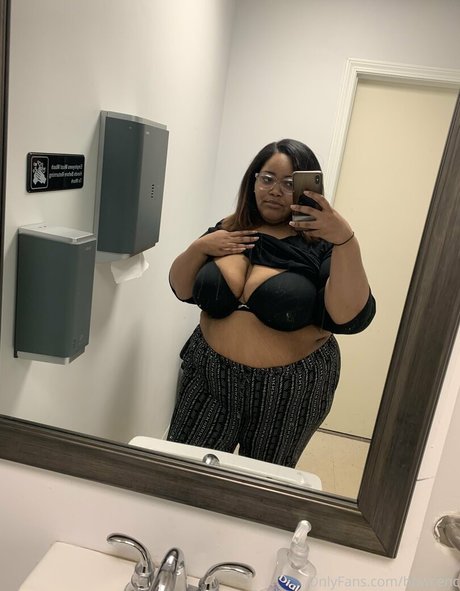 Naakte gelekte OnlyFans-foto van Bbwcenc