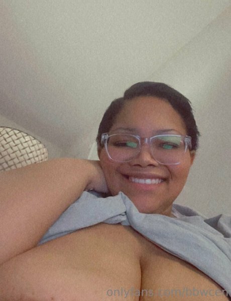 Naakte gelekte OnlyFans-foto van Bbwcenc