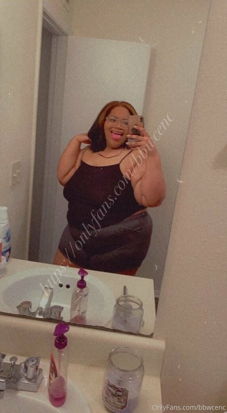Naakte gelekte OnlyFans-foto van Bbwcenc