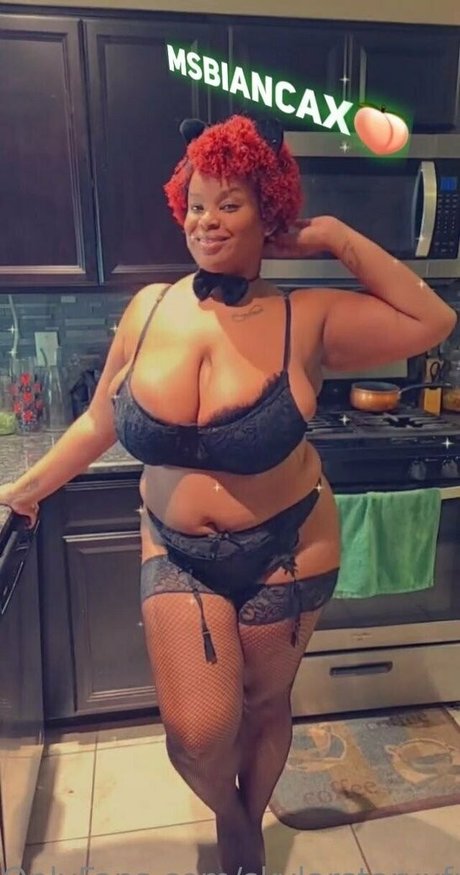 Naakte gelekte OnlyFans-foto van Skylarstarxxfree