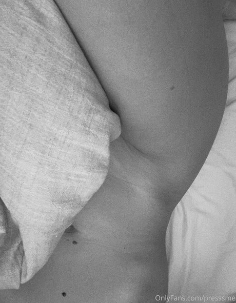 Naakte gelekte OnlyFans-foto van Presssme