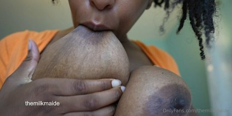 Naakte gelekte OnlyFans-foto van Themilkmaide