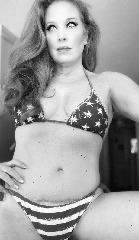 Naakte gelekte OnlyFans-foto van Tammera Carter