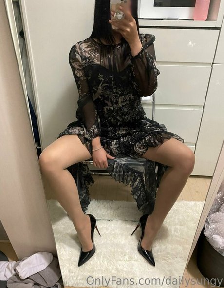 Naakte gelekte OnlyFans-foto van Dailysungy