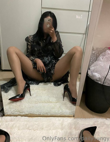 Naakte gelekte OnlyFans-foto van Dailysungy