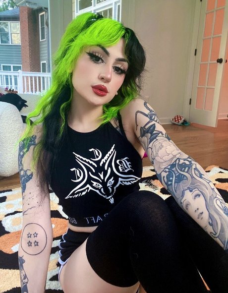 Naakte gelekte OnlyFans-foto van Lilbatty
