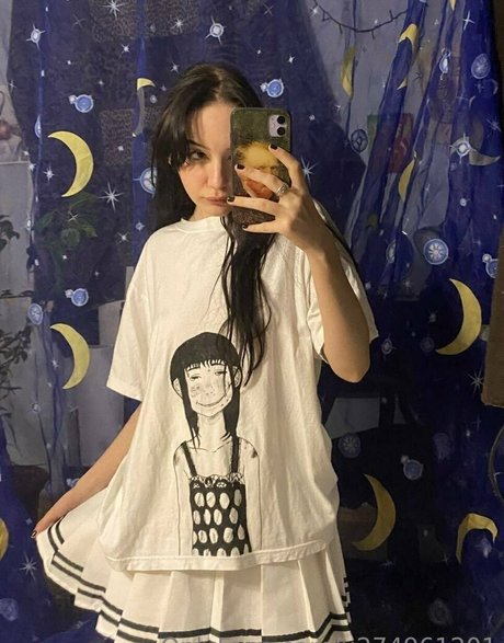 Naakte gelekte OnlyFans-foto van Lottymurr