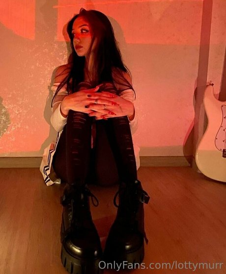 Naakte gelekte OnlyFans-foto van Lottymurr