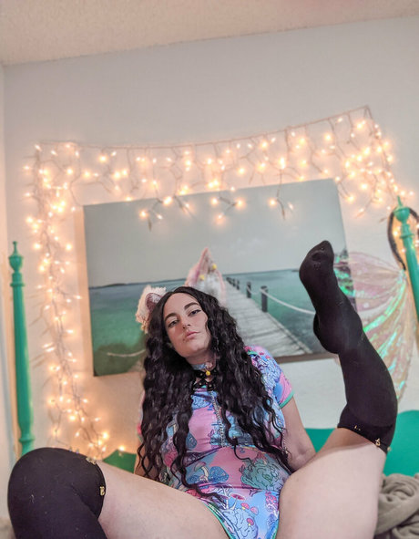 Naakte gelekte OnlyFans-foto van Lirdoll