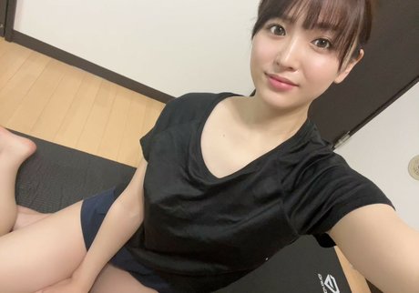 Naakte gelekte OnlyFans-foto van Minami3s