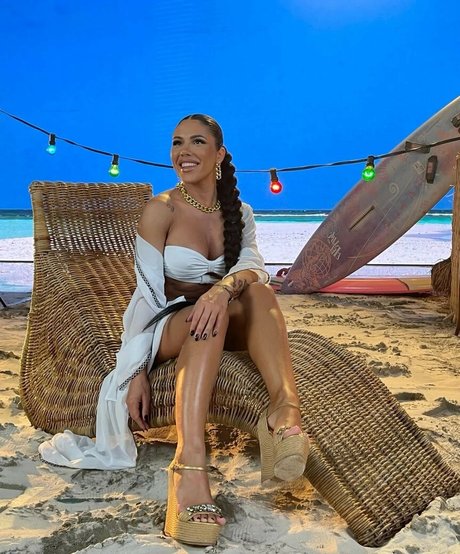 Naakte gelekte OnlyFans-foto van Sandra Afrika