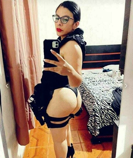 Naakte gelekte OnlyFans-foto van Avislovee