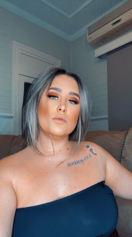 Naakte gelekte OnlyFans-foto van Mollygreypreviews