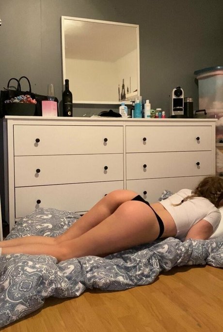 Naakte gelekte OnlyFans-foto van Leahshines
