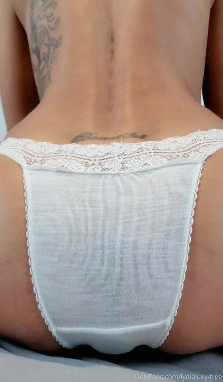 Naakte gelekte OnlyFans-foto van Lydialuxyfree
