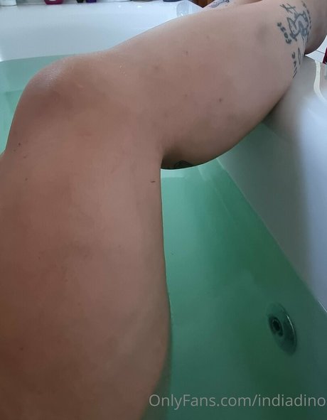 Naakte gelekte OnlyFans-foto van Indiadino