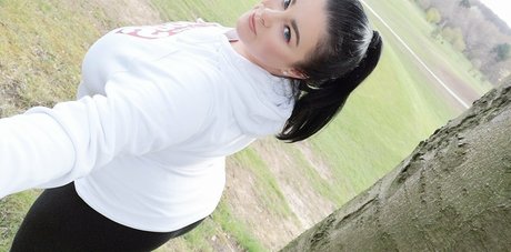 Naakte gelekte OnlyFans-foto van Karlajames