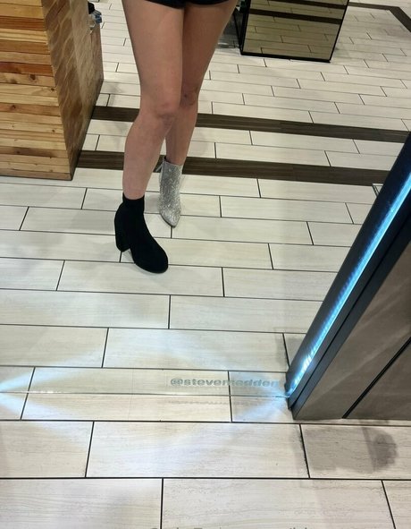 Naakte gelekte OnlyFans-foto van Kitmercerxo