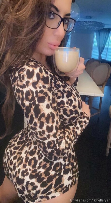 Naakte gelekte OnlyFans-foto van Richelleryan