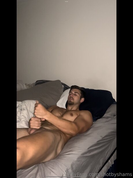 Naakte gelekte OnlyFans-foto van Shotbyshams