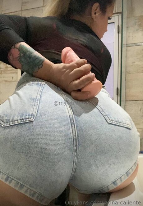 Naakte gelekte OnlyFans-foto van Yourwhiteass