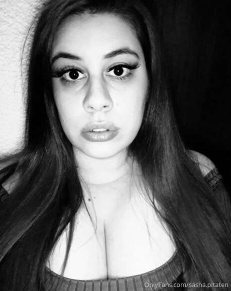Naakte gelekte OnlyFans-foto van Sashadoe