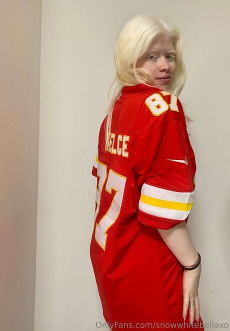 Naakte gelekte OnlyFans-foto van Snowwhitebellaxo