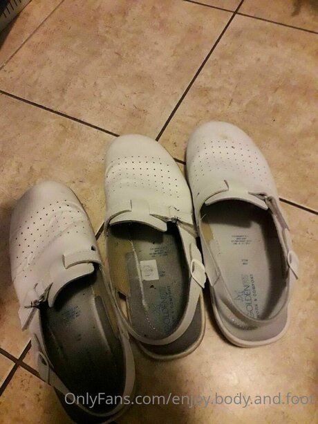 Naakte gelekte OnlyFans-foto van Enjoy Body And Foot