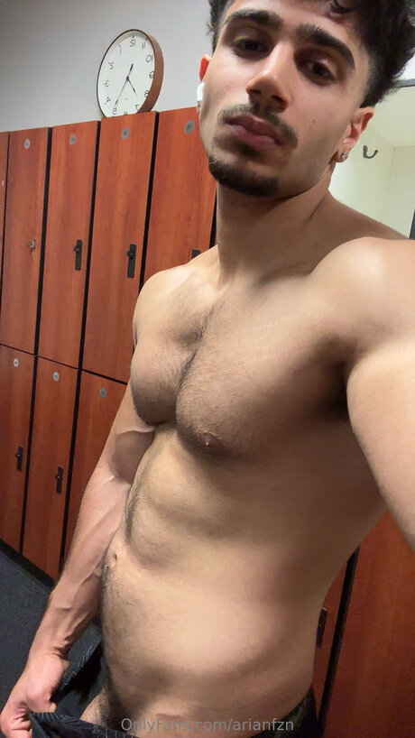 Naakte gelekte OnlyFans-foto van Arianfzn
