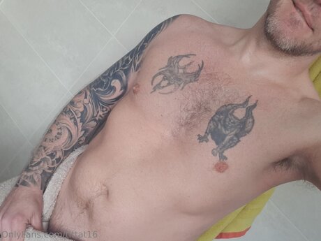 Naakte gelekte OnlyFans-foto van Tittat16