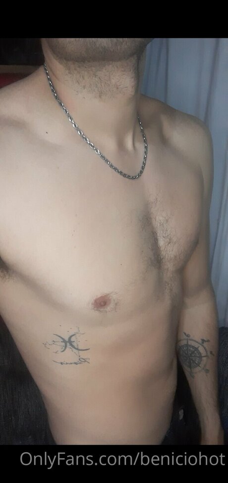 Naakte gelekte OnlyFans-foto van Beniciohot