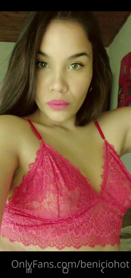 Naakte gelekte OnlyFans-foto van Beniciohot