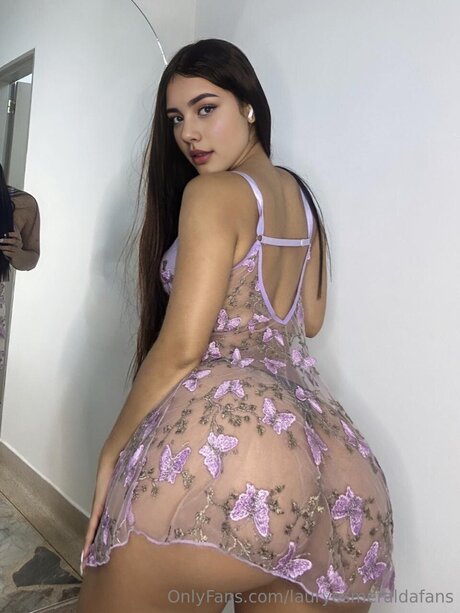 Naakte gelekte OnlyFans-foto van Lauryesmeraldafans
