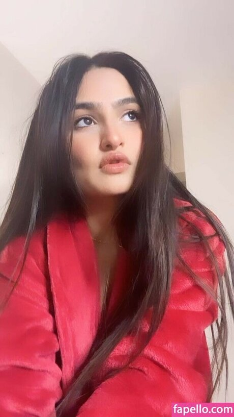 Naakte gelekte OnlyFans-foto van Sassy Poonam