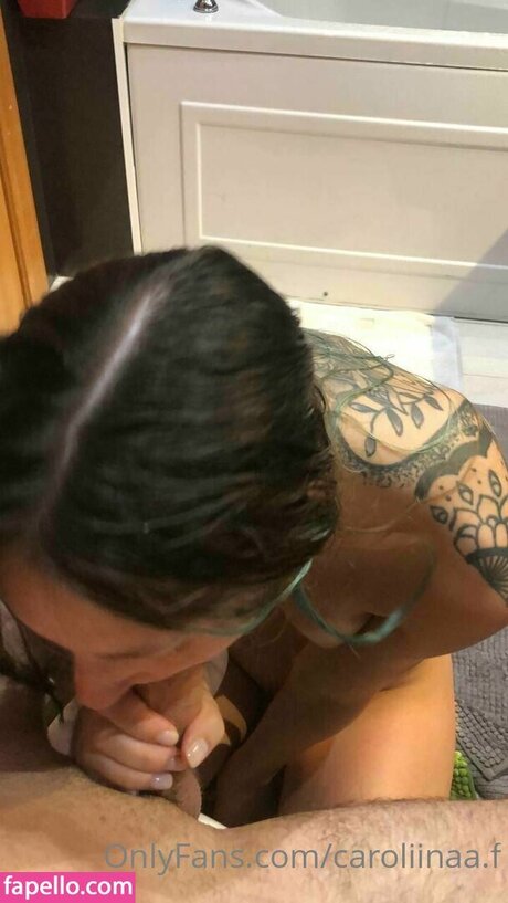 Naakte gelekte OnlyFans-foto van Caroliinaaf