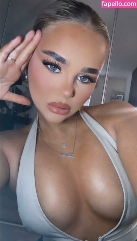 Naakte gelekte OnlyFans-foto van Lotus Petrie